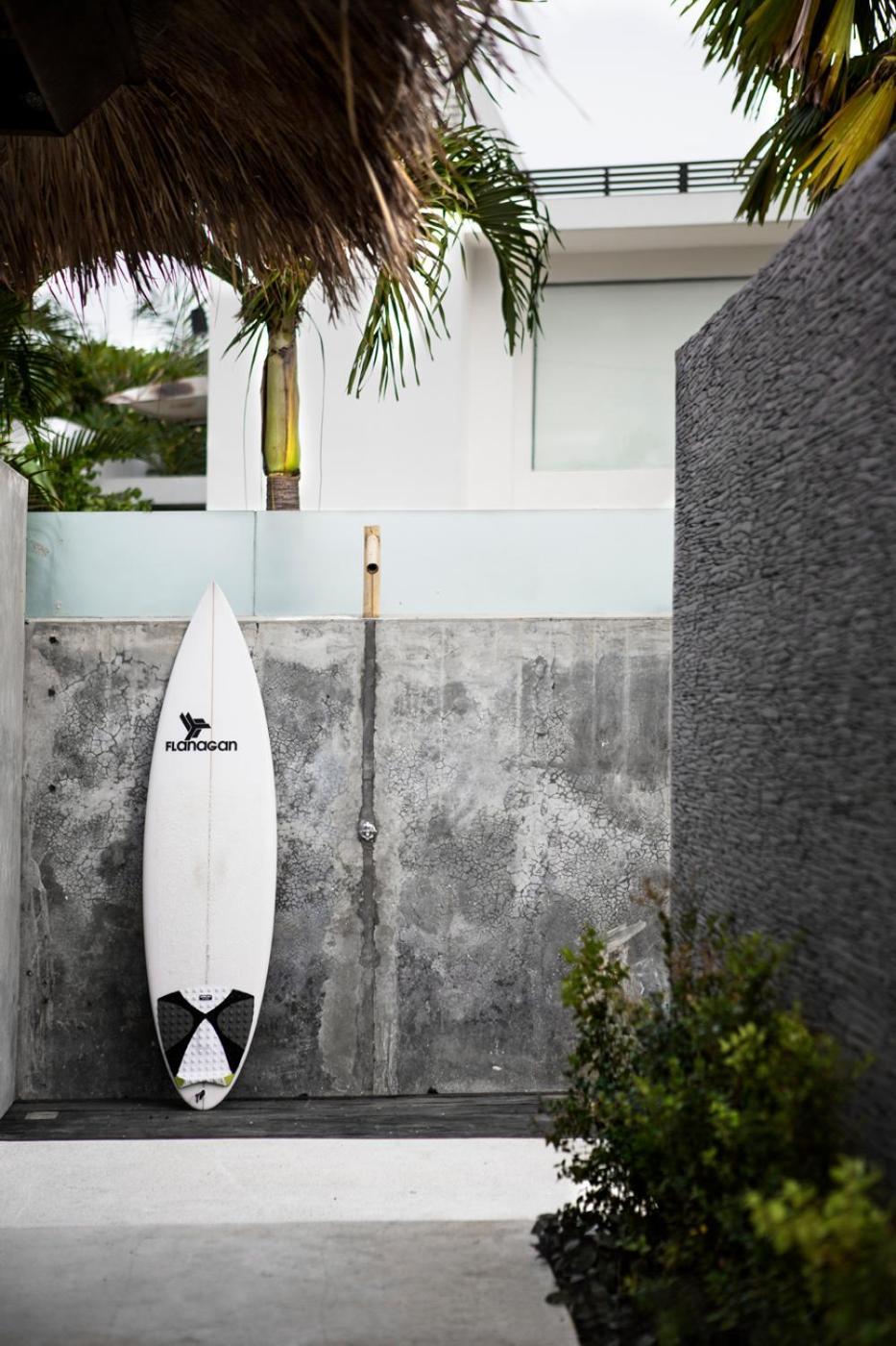 Surflodge Limasan Bali Kerobokan Esterno foto